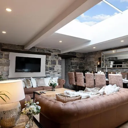 Luxury - Center - Large Garden With Hot Tub -7 Bedrooms-4 Bathrooms דירה