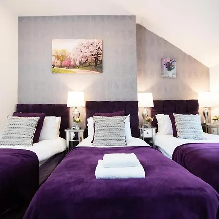 דירה Luxury - Center - Large Garden With Hot Tub -7 Bedrooms-4 Bathrooms גלוואיי